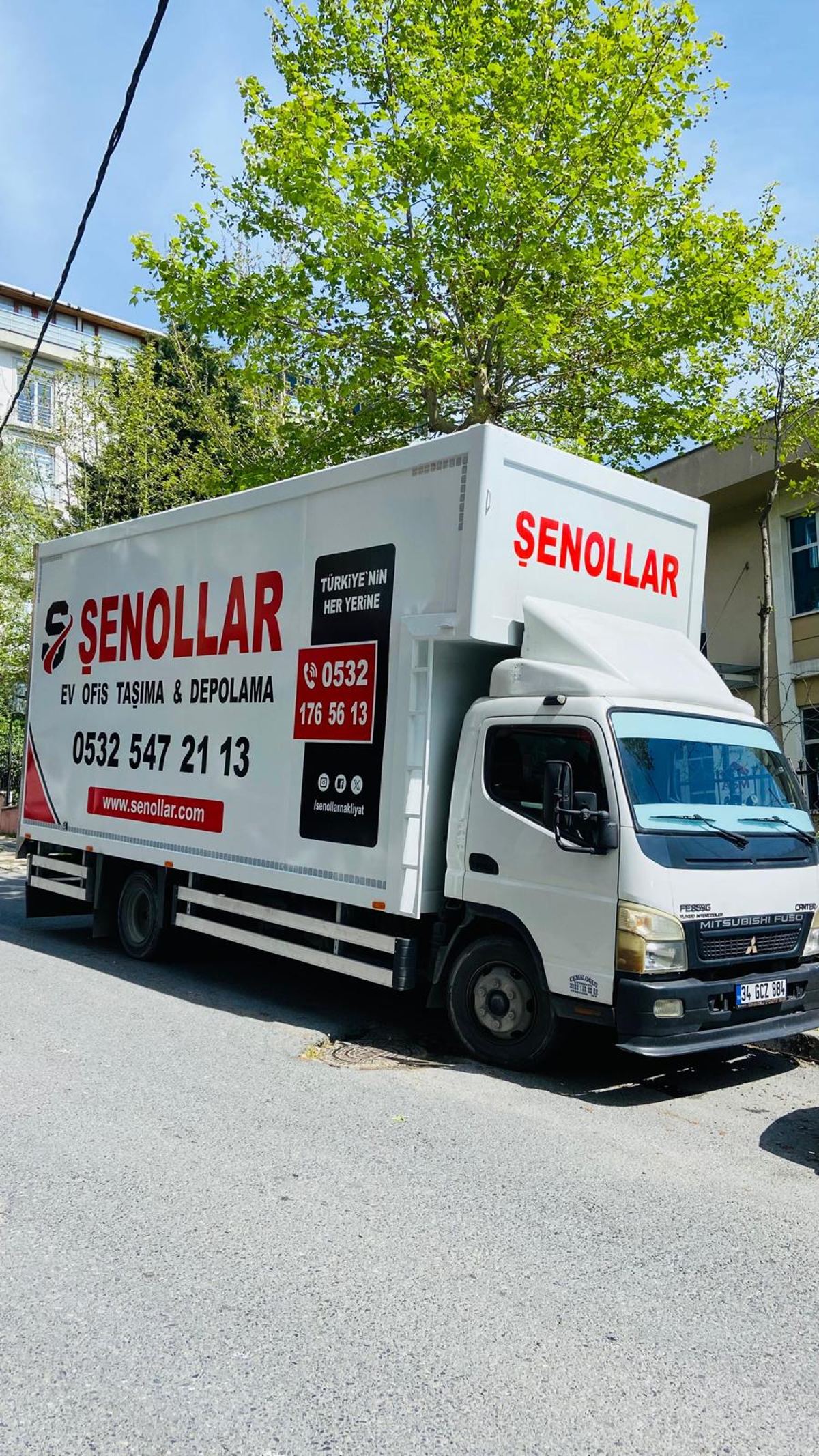 Şenollar Nakliyat kaplamalı kamyonu ve ekibi