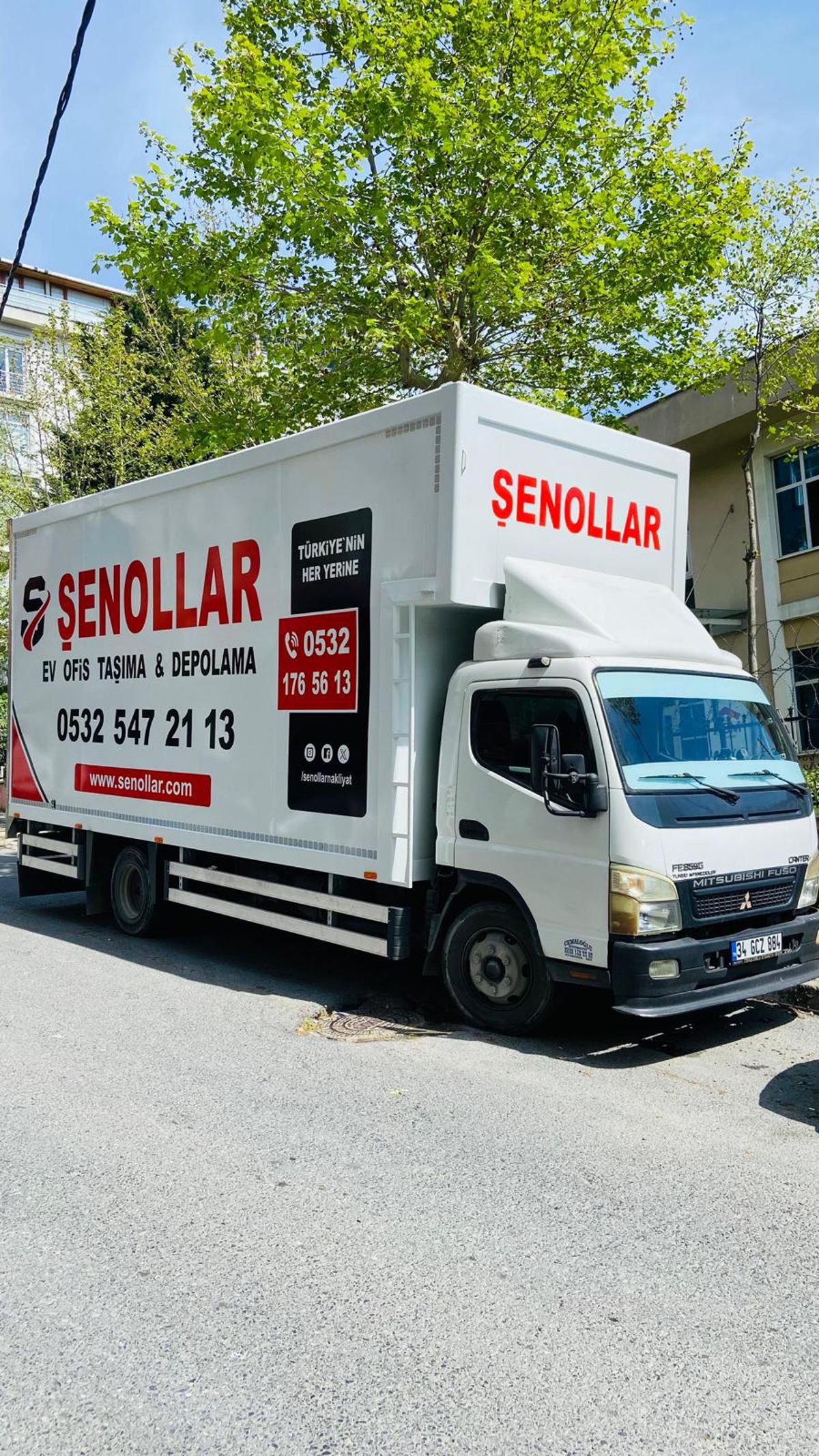 Şenollar Nakliyat kamyonu İstanbul'da taşınma adresinde