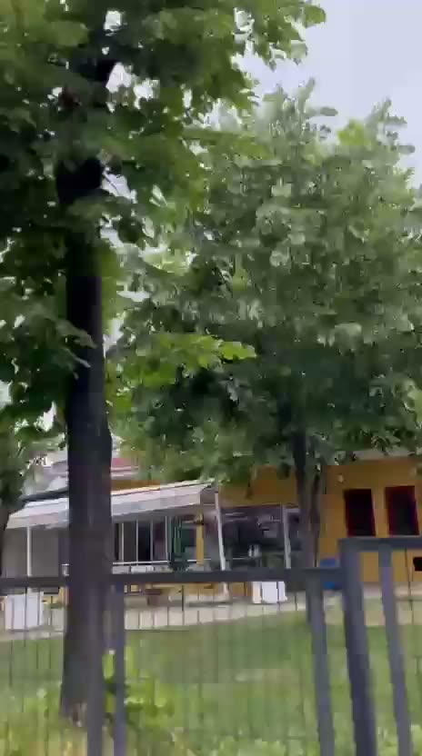 Adres Önünde Büyük Araç
